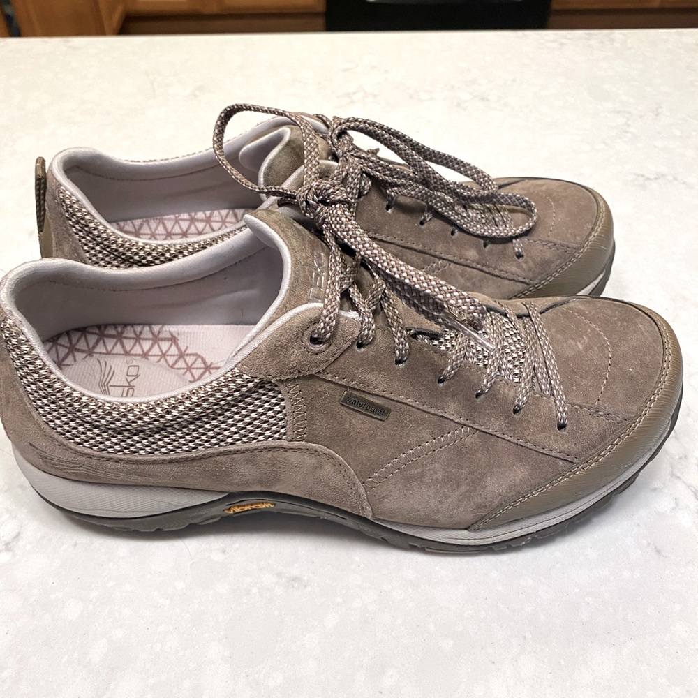 Dansko Paisley Walking Shoes size 40 (9.5)